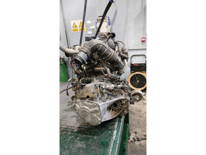 MOTOR CON ACCESORIOS Y CAJA DE CAMBIOS HYUNDAI ACCENT