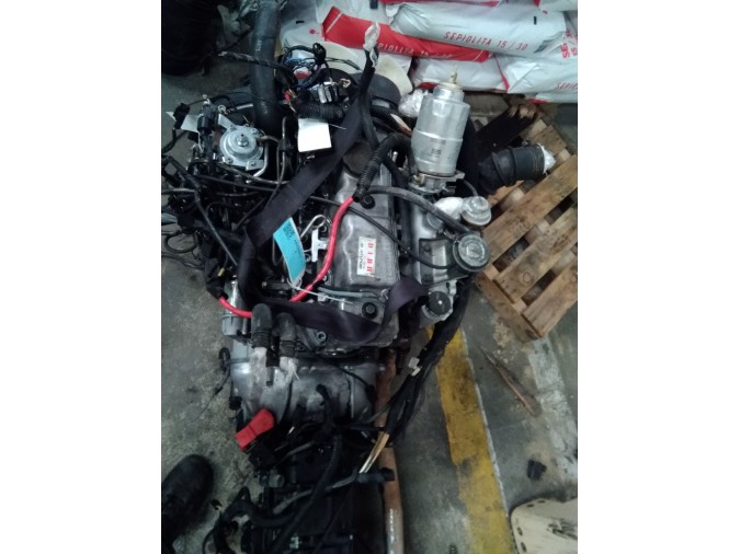 MOTOR CON ACCESORIOS Y CAJA DE CAMBIOS HYUNDAI GALLOPER 2000