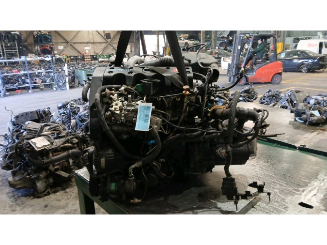 MOTOR CON ACCESORIOS Y CAJA DE CAMBIOS CITROEN SAXO 2002