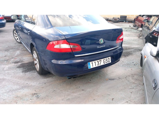 Faro antiniebla dr SKODA SUPERB 2009