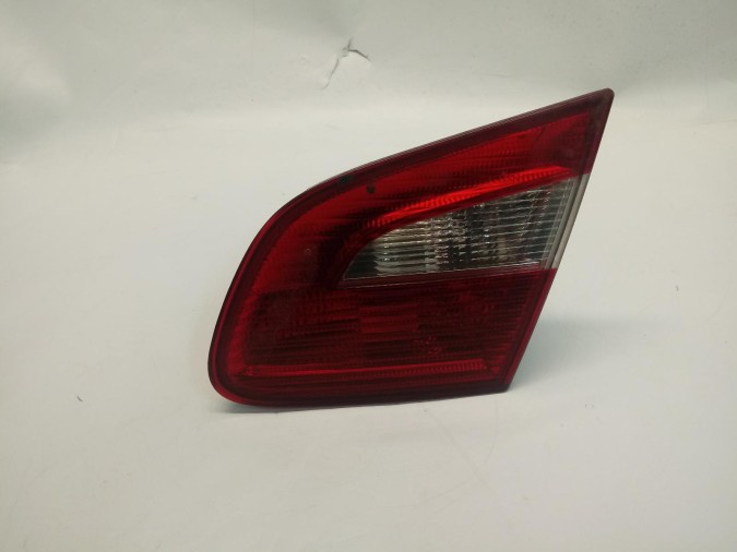 PILOTO TRASERO DERECHO SKODA SUPERB 2011