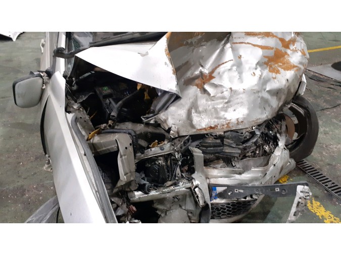 Brazo cent suspensión tr iz TOYOTA LEXUS IS 2002