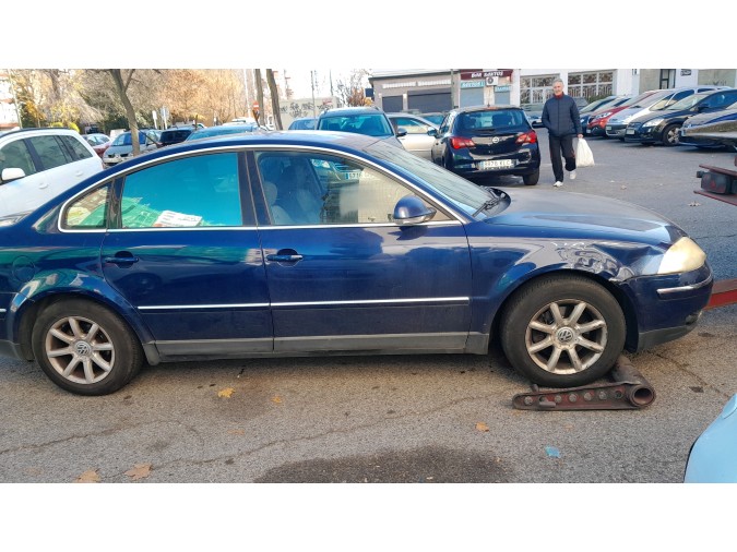ELEVALUNAS TRASERO DERECHO VOLKSWAGEN BASSAT 109 TDI 6V 2004