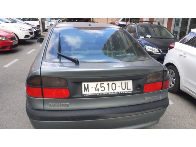 PRETENSOR CINTURÓN DELANTERO DERECHO RENAULT LAGUNA 1997