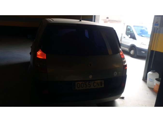 FARO ANTINIEBLA DELANTERO RENAULT SCÉNIC 2003