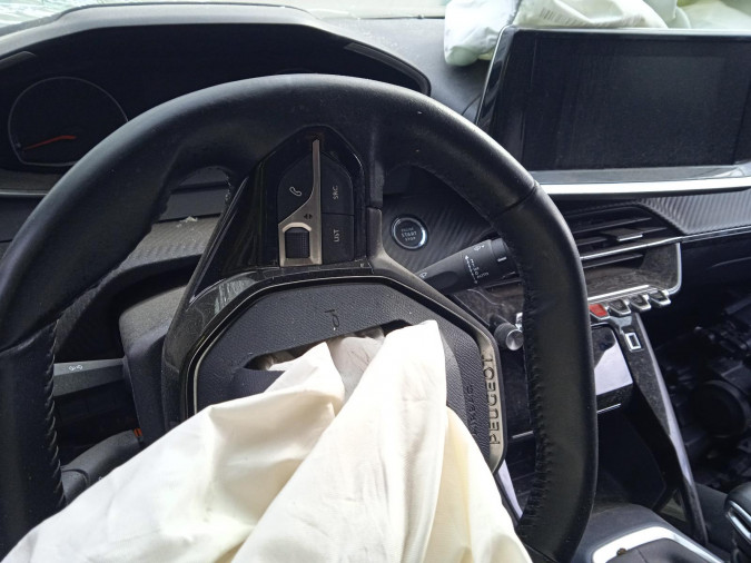 Coche despiece completo PEUGEOT 2008 00145650