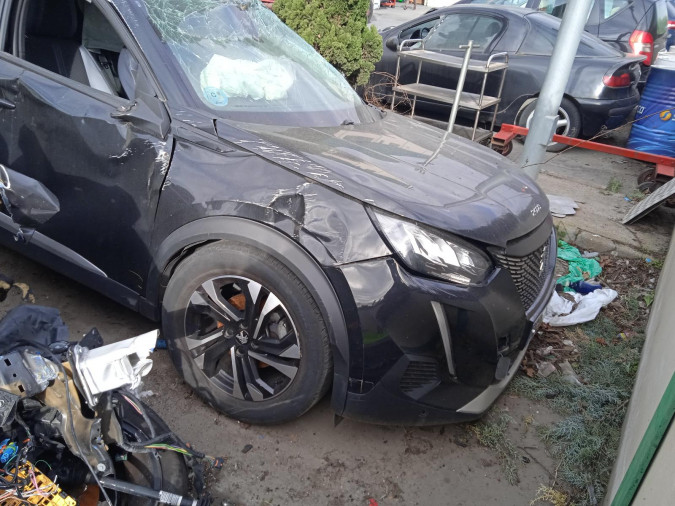 Coche despiece completo PEUGEOT 2008 00145650