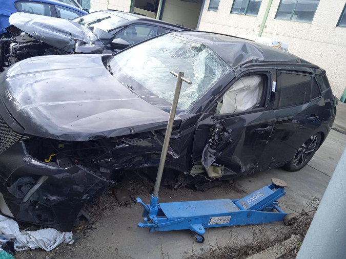 Coche despiece completo PEUGEOT 2008 00145650