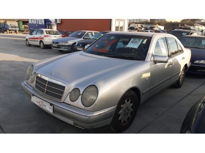 PILOTO TRASERO DERECHO MERCEDES E 240 1997