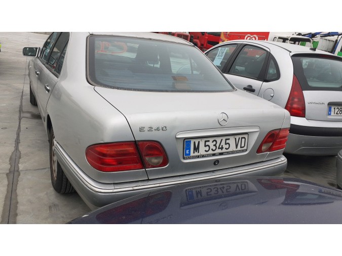 PUERTA TRASERA IZQUIERDA MERCEDES E 240 1997