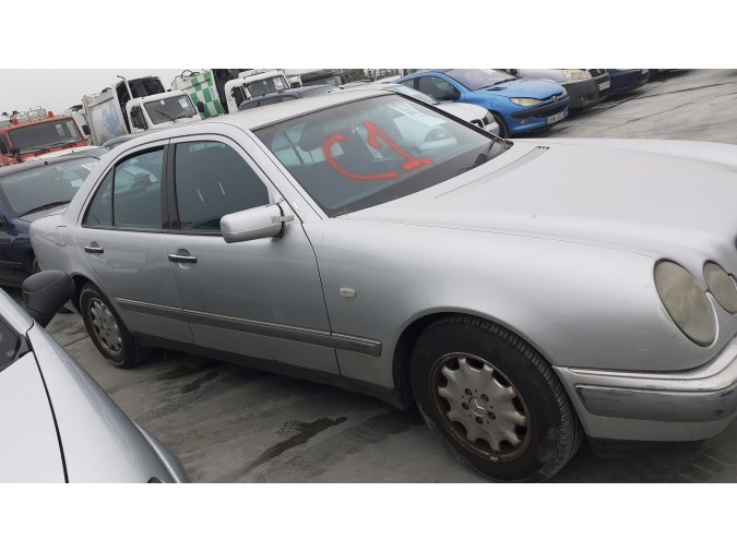 PUERTA TRASERA IZQUIERDA MERCEDES E 240 1997