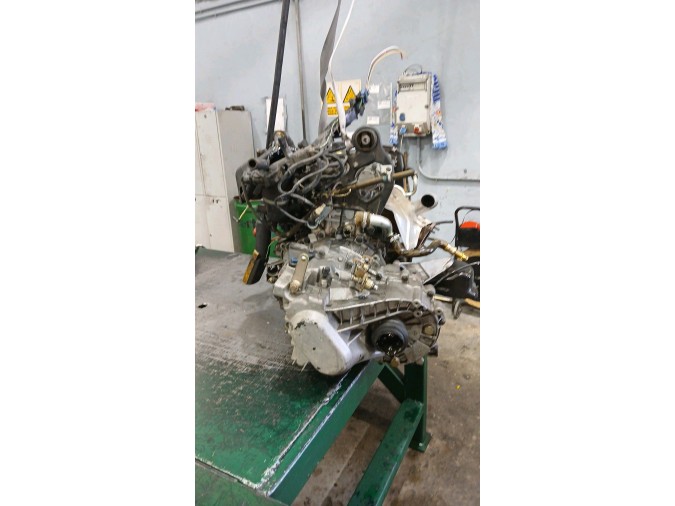 MOTOR CON ACCESORIOS SIN CAJA DE CAMBIOS VOLVO 8744161121 1998