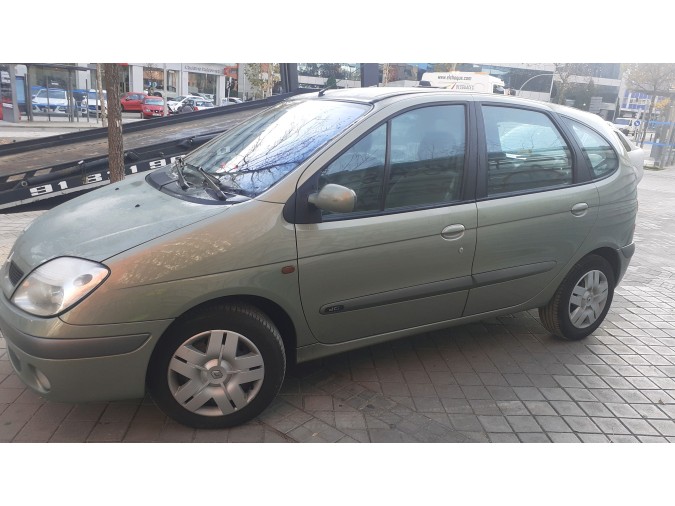 PUERTA DELANTERA DERECHA RENAULT SCÉNIC 2003