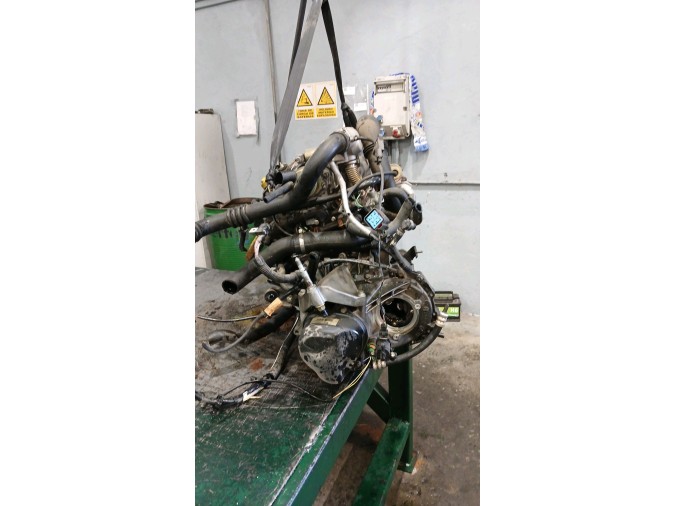 MOTOR CON ACCESORIOS SIN CAJA DE CAMBIOS RENAULT SCÉNIC 2003