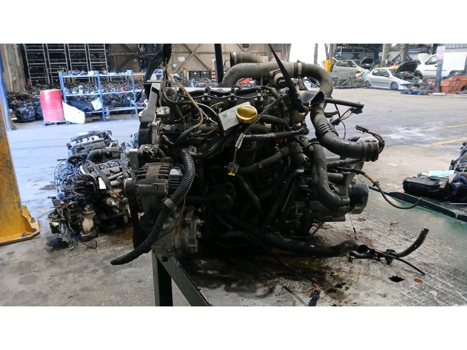 MOTOR CON ACCESORIOS SIN CAJA DE CAMBIOS RENAULT SCÉNIC 2003
