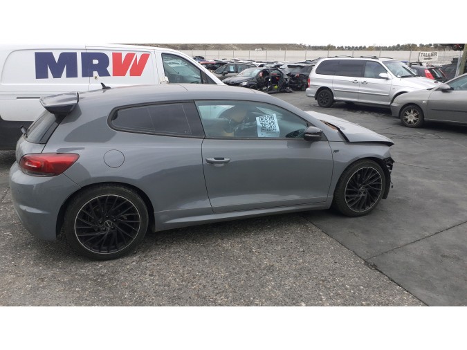 UMBRAL DE PUERTA DELANTERO DERECHO VOLKSWAGEN SCIROCCO 2014