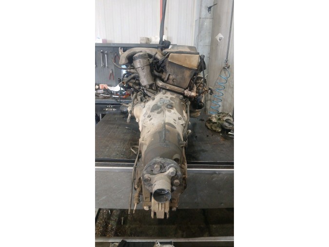 MOTOR CON ACCESORIOS Y CAJA DE CAMBIOS MERCEDES E 300 TURBODIESEL 1998