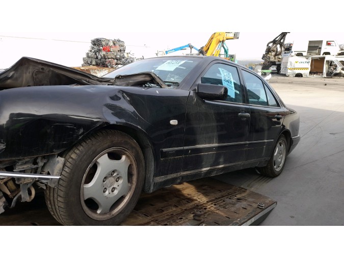 CERRADURA PUERTA DELANTERA DERECHA MERCEDES E 300 TURBODIESEL 1998