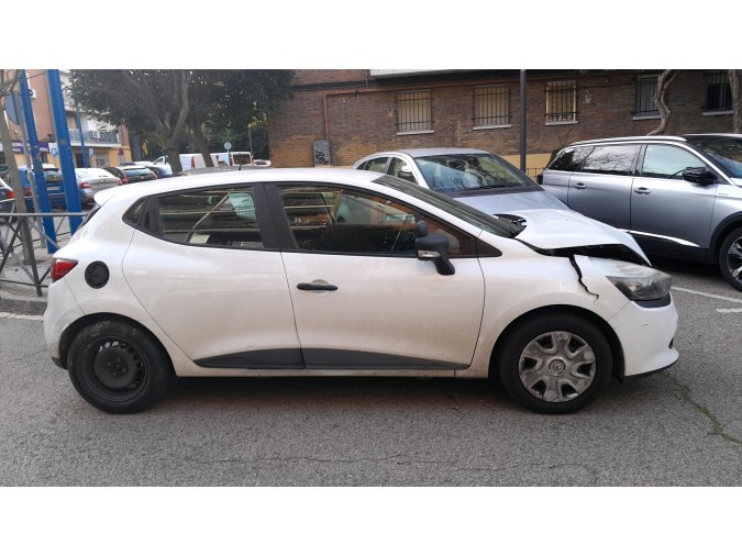 FARO ANTINIEBLA DELANTERO RENAULT CLIO 2015