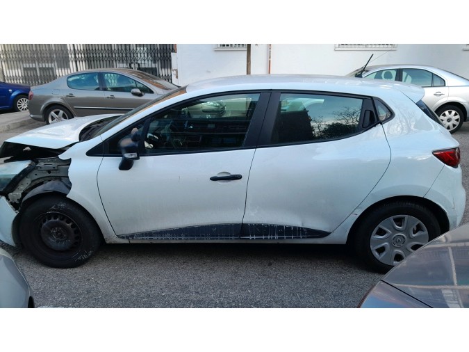 FARO ANTINIEBLA DELANTERO RENAULT CLIO 2015
