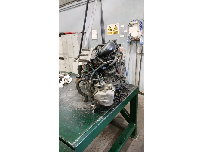 MOTOR CON ACCESORIOS Y CAJA DE CAMBIOS PEUGEOT 206 2001