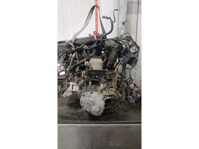 MOTOR CON ACCESORIOS Y CAJA DE CAMBIOS KIA CARNIVAL 2003