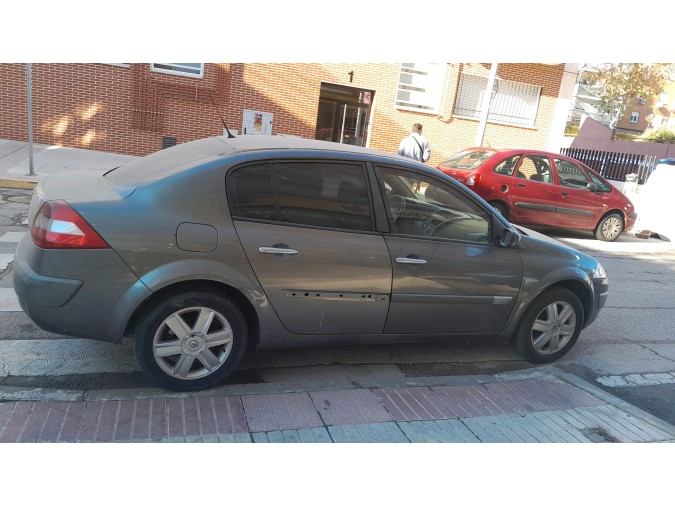 PRETENSOR CINTURÓN DELANTERO DERECHO RENAULT MÉGANE 2004