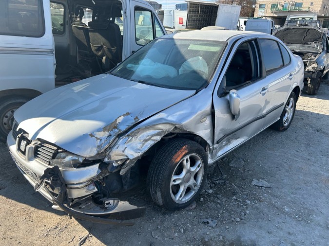 MANDO ELEVALUNAS DELANTERO DERECHO SEAT TOLEDO 2000