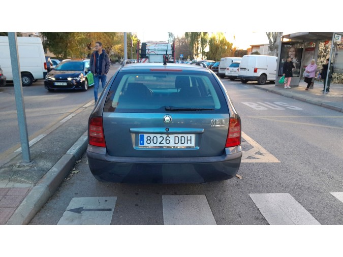 MANDO ELEVALUNAS DELANTERO DERECHO SKODA OCTAVIA 2004