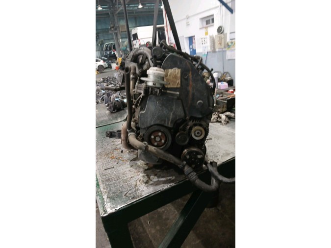 MOTOR CON ACCESORIOS Y CAJA DE CAMBIOS CITROEN SAXO 2003