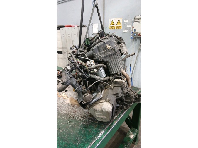 MOTOR CON ACCESORIOS Y CAJA DE CAMBIOS CITROEN SAXO 2003