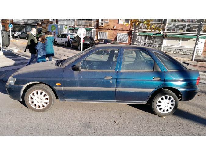 ELEVALUNAS TRASERO DERECHO FORD ESCORT 1995