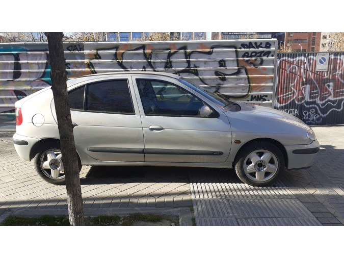 Autorradio RENAULT MÉGANE 2002