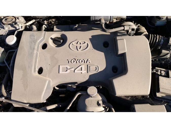 FARO DELANTERO IZQUIERDO TOYOTA AVENSIS 2004