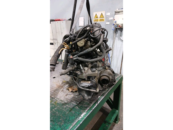 MOTOR CON ACCESORIOS SIN CAJA DE CAMBIOS RENAULT CLIO 2003