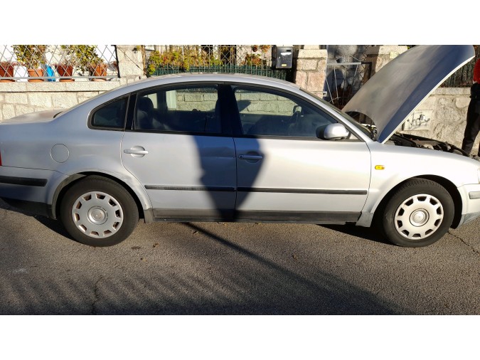 ALETA DELANTERA DERECHA VOLKSWAGEN PASSAT 1997