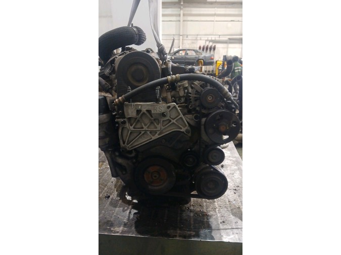 Motor KIA CARENS 2003