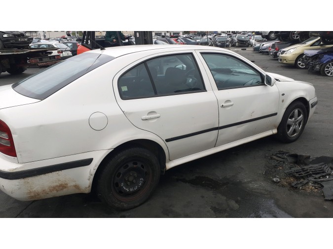 Autorradio SKODA OCTAVIA 2001