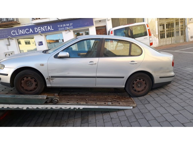 MANDO ELEVALUNAS DELANTERO DERECHO SEAT TOLEDO 1999