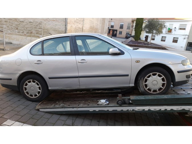 MANDO ELEVALUNAS DELANTERO DERECHO SEAT TOLEDO 1999