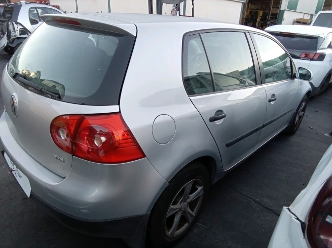 PARAGOLPES TRASERO VOLKSWAGEN GOLF 2005
