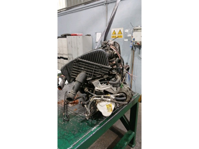 MOTOR CON ACCESORIOS SIN CAJA DE CAMBIOS RENAULT LAGUNA 1997