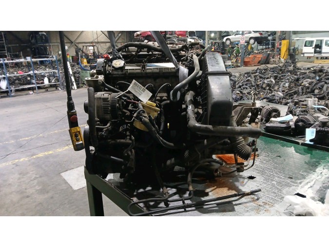 MOTOR CON ACCESORIOS SIN CAJA DE CAMBIOS RENAULT LAGUNA 1997