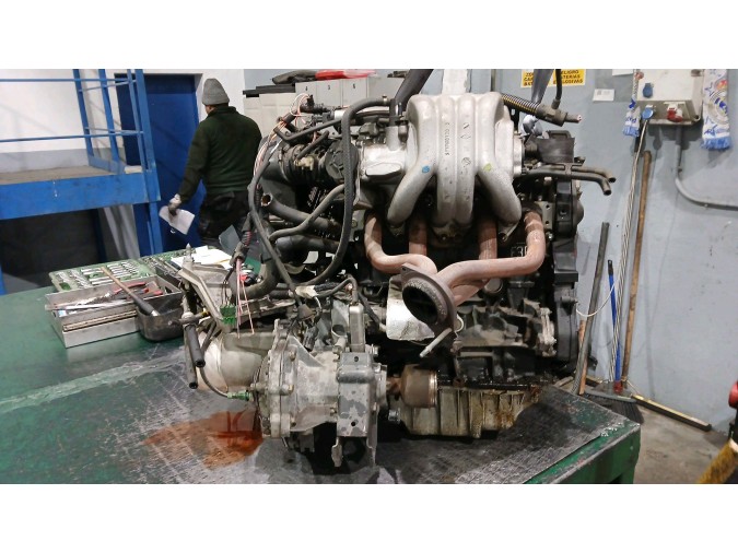 MOTOR CON ACCESORIOS SIN CAJA DE CAMBIOS RENAULT LAGUNA 1997