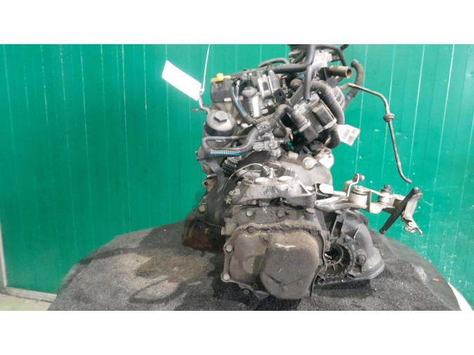 MOTOR CON ACCESORIOS Y CAJA DE CAMBIOS OPEL CORSA