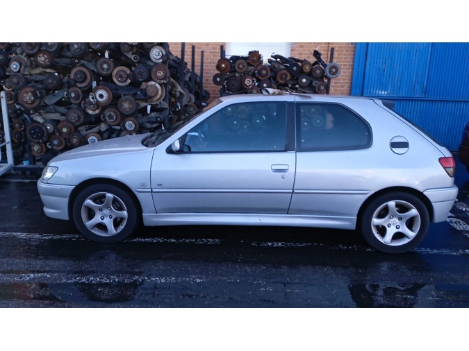 PARAGOLPES DELANTERO PEUGEOT 306 2000