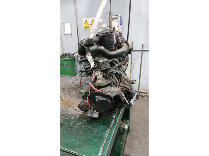 MOTOR CON ACCESORIOS Y CAJA DE CAMBIOS FORD FIESTA