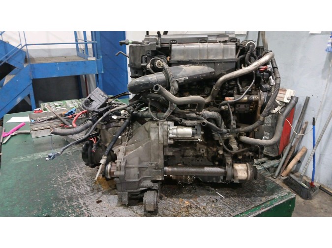 MOTOR CON ACCESORIOS Y CAJA DE CAMBIOS FORD FIESTA