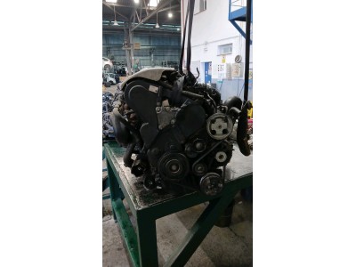 MOTOR CON ACCESORIOS Y CAJA DE CAMBIOS  2001