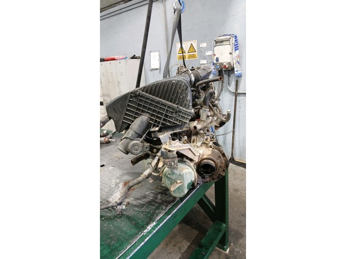 MOTOR CON ACCESORIOS SIN CAJA DE CAMBIOS RENAULT LAGUNA 1994